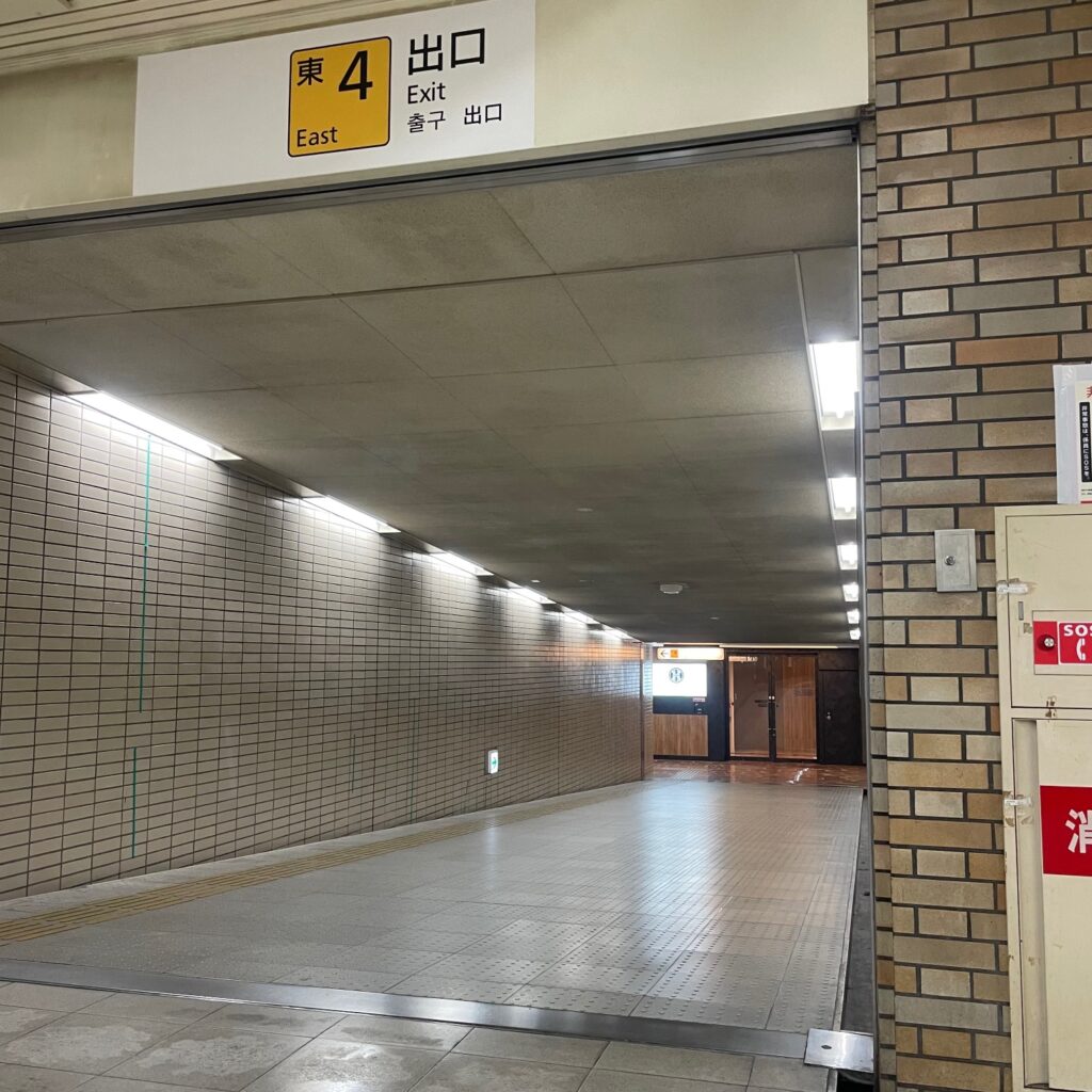 ホテル地下入口写真
