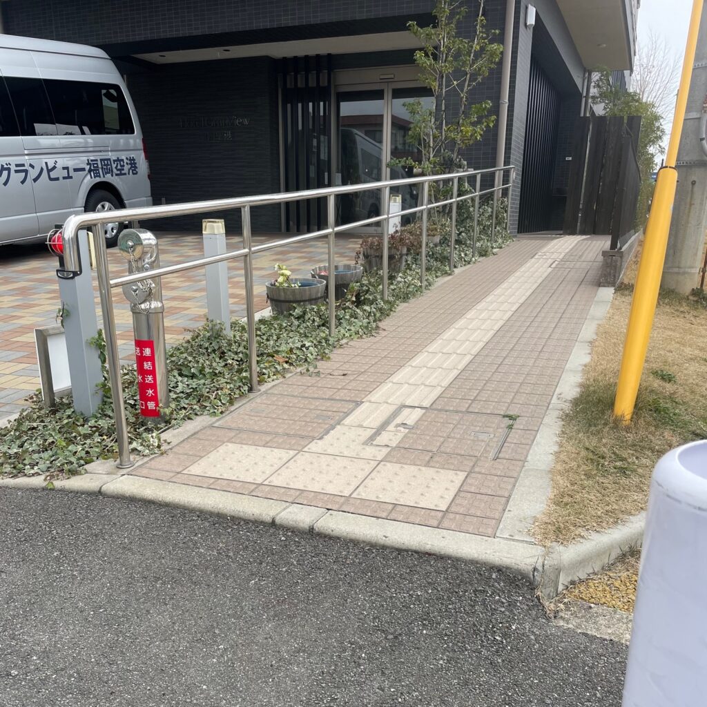 ホテル前スロープ