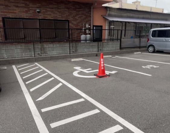 身障者用駐車場写真