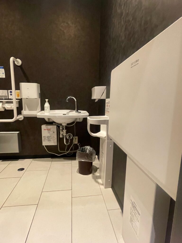 多機能トイレ(子どもおむつ替えシート