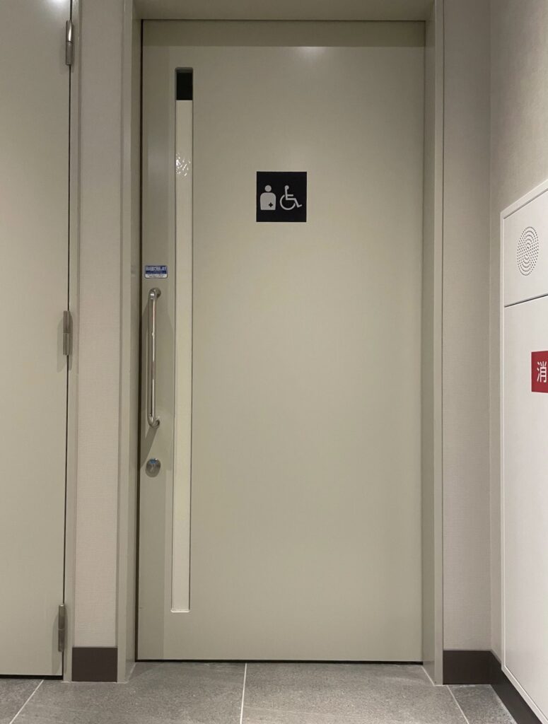 多機能トイレ入口