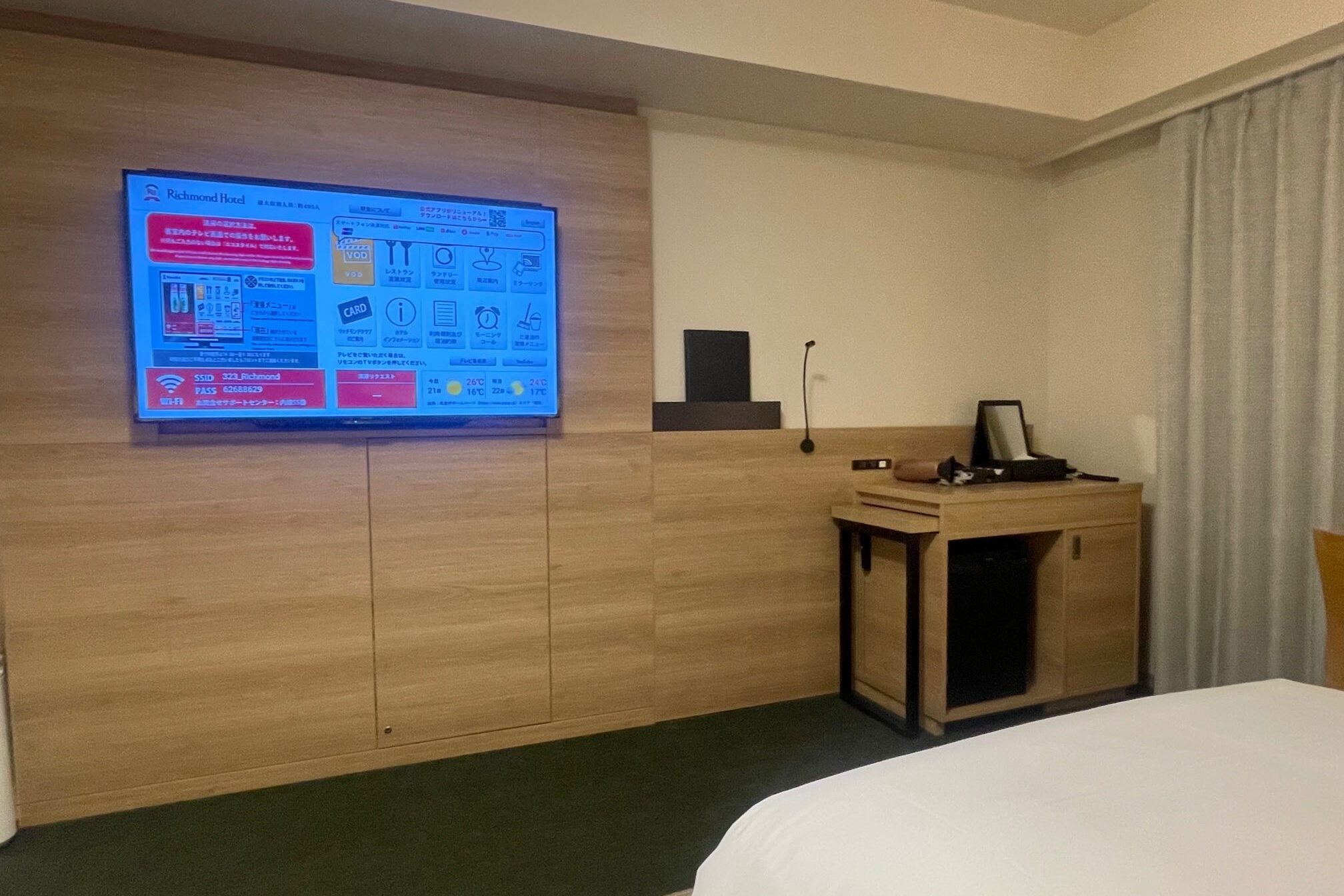 テーブル・テレビ