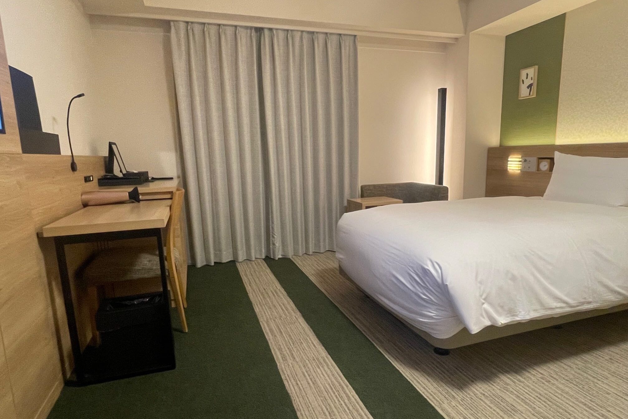 ベッド・テーブル