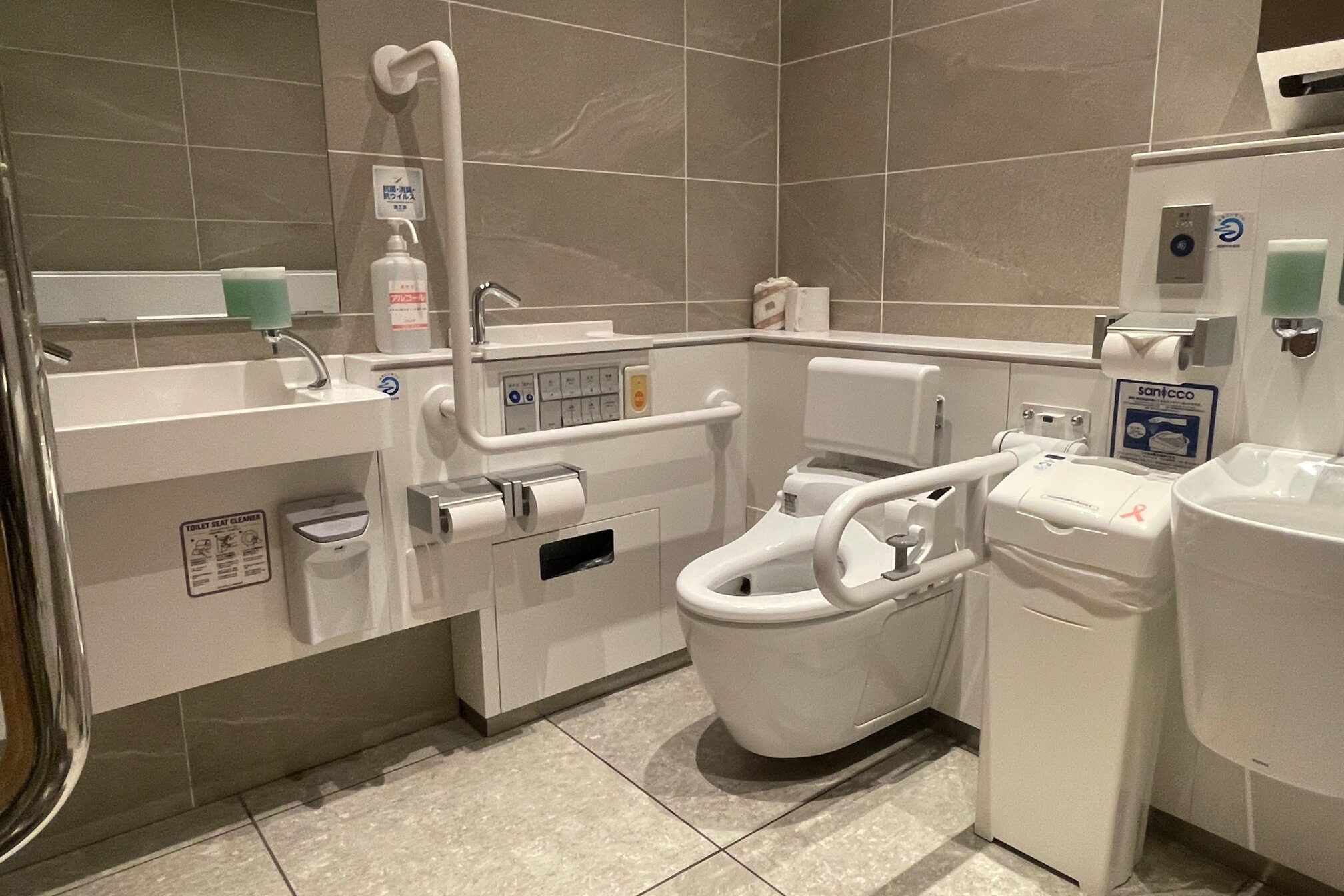 多機能トイレ