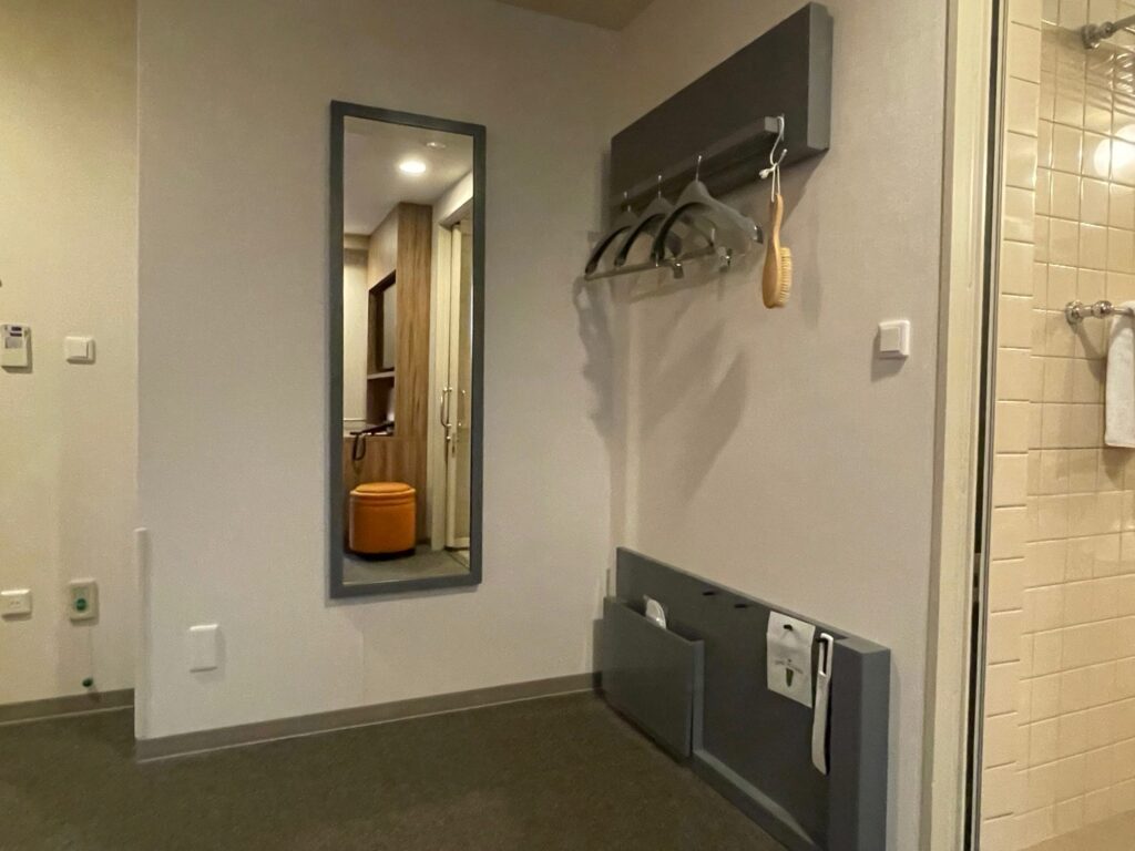 姿見、衣類掛け