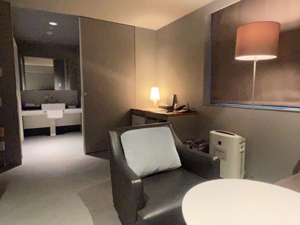 デスク・ソファー