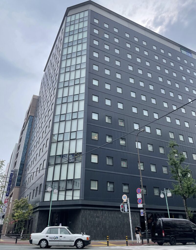 外観(大通り側)