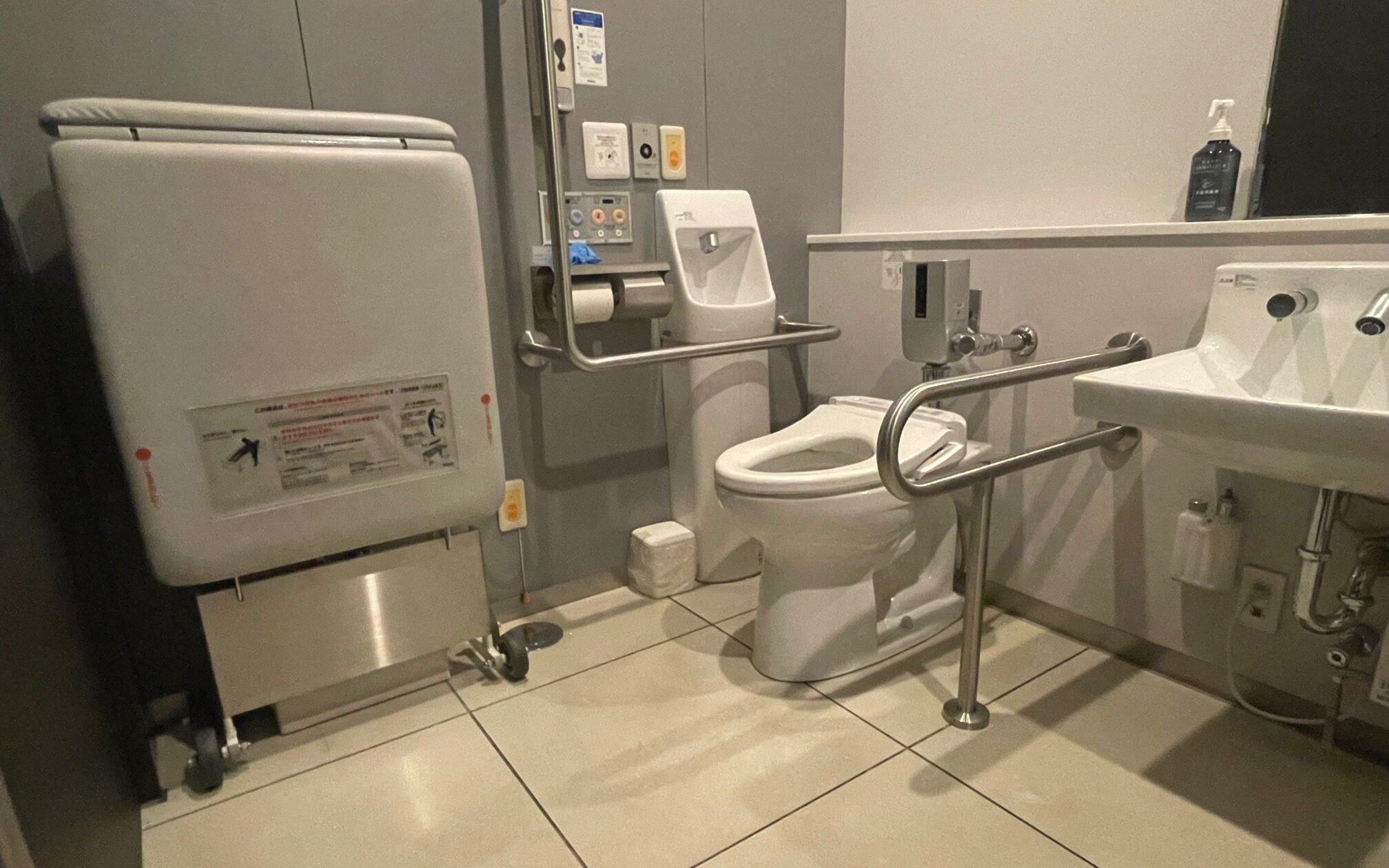 多機能トイレ2