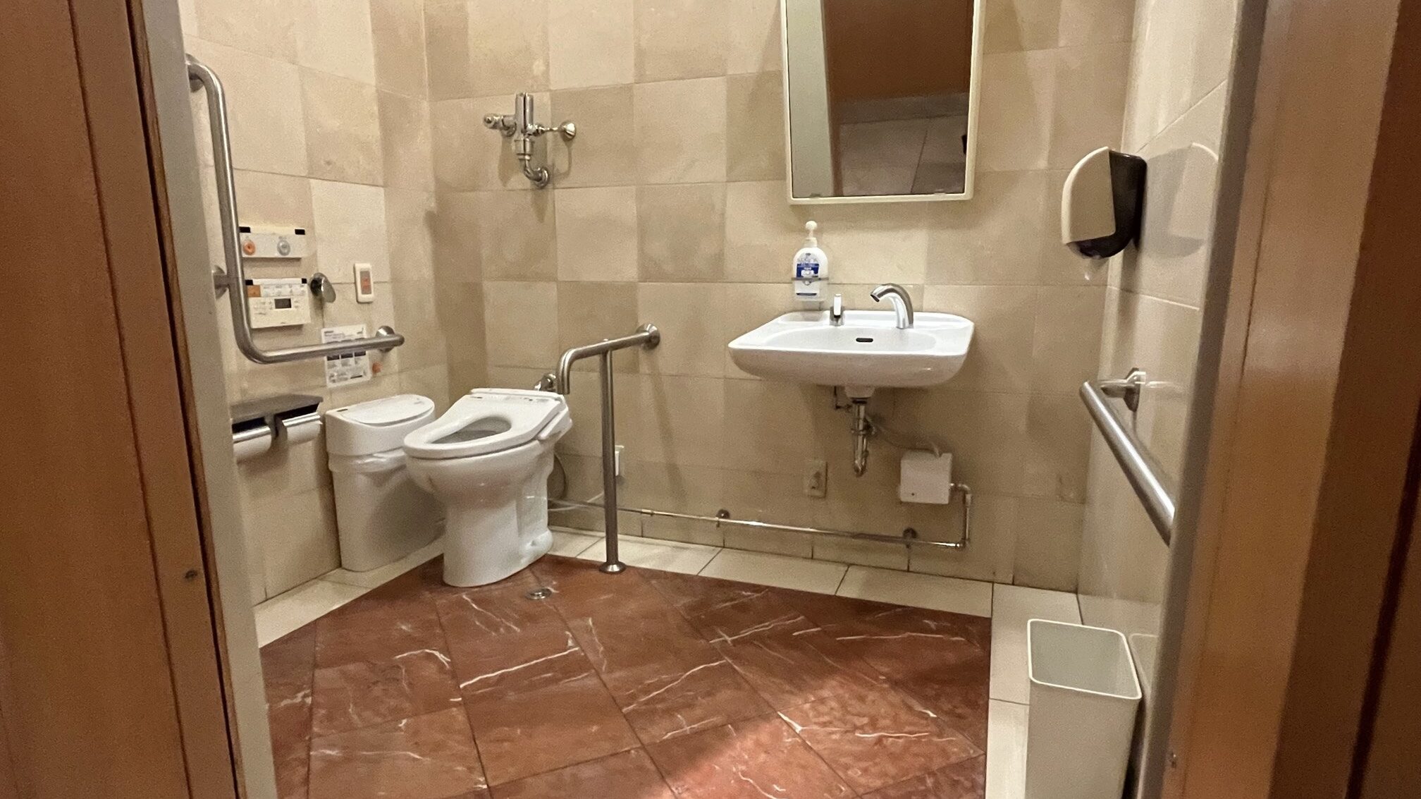 バリアフリートイレ2