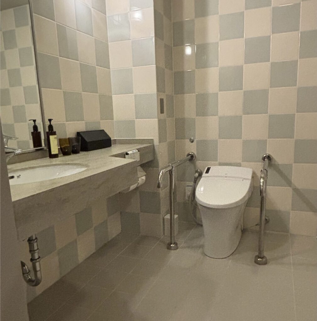 トイレ、洗面台