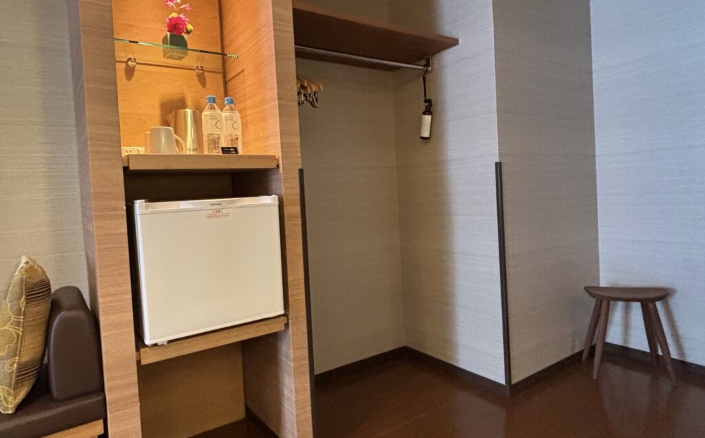 ハンガーラック、冷蔵庫