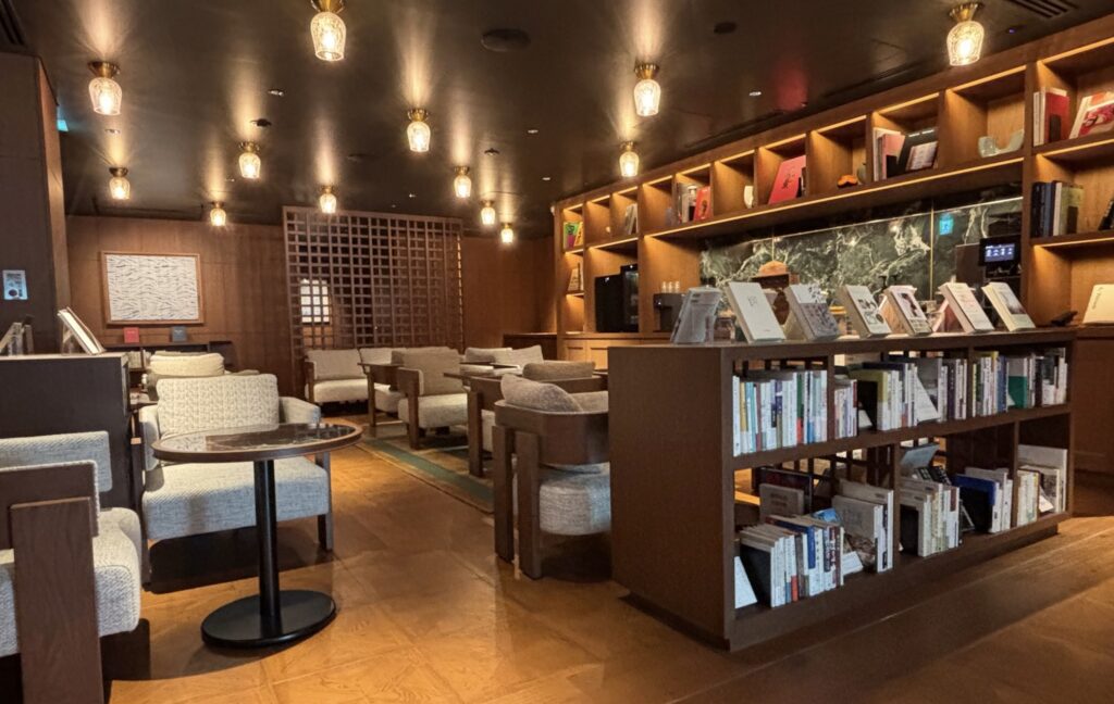 ライブラリーラウンジ
