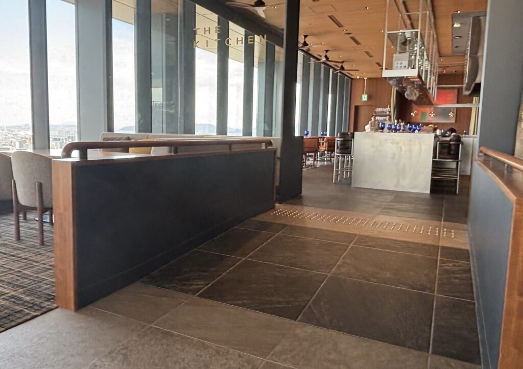 レストラン入口スロープ