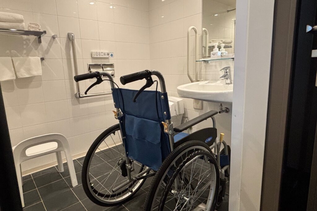 トイレ、車椅子